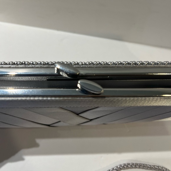 Crossover satin rhinestone woven 9” clutch Kate Landry top closure silver. - Picture 6 of 7